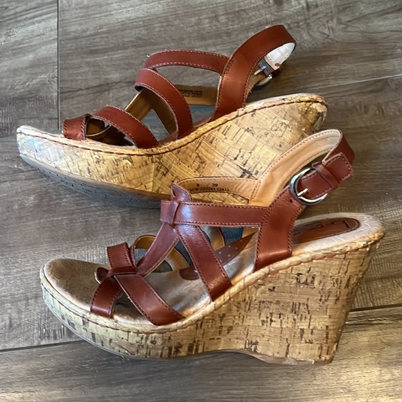 Born wedge sandal in brown leather with cork platform and rubber sole - Picture 4 of 8